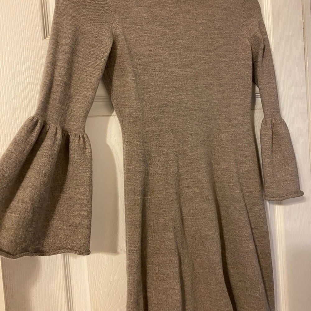 Super Cute Cynthia Rowley Flared Sleeve Dress
